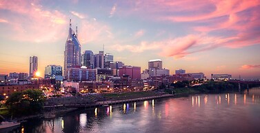 Taylor Swift Home Rooftop Hot Tub Movie Theater