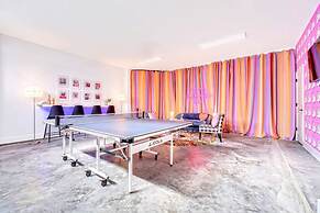 Taylor Swift Home Rooftop Hot Tub Movie Theater