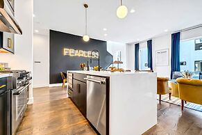 Luxury Stay With Rooftop Views in Prime Location