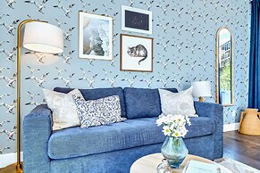 Luxury Stay With Rooftop Views in Prime Location