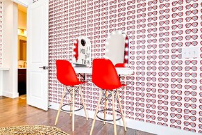 Luxury Stay With Rooftop Views in Prime Location