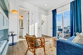 Luxury Stay With Rooftop Views in Prime Location