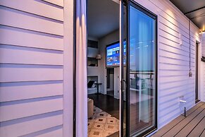 Luxury Stay With Rooftop Views in Prime Location