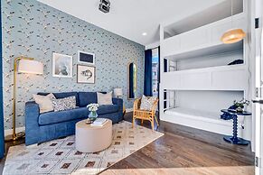 Luxury Stay With Rooftop Views in Prime Location