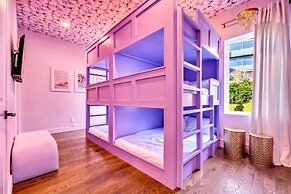 Luxury Stay With Rooftop Views in Prime Location