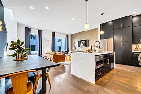 Luxury Stay With Rooftop Views in Prime Location