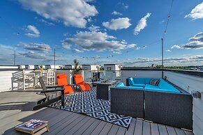 Speakeasy Rooftop Decks Hot Tub Karaoke