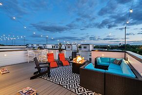 Speakeasy Rooftop Decks Hot Tub Karaoke