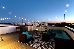 Speakeasy Rooftop Decks Hot Tub Karaoke