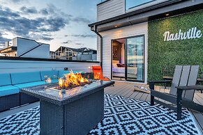 Speakeasy Rooftop Decks Hot Tub Karaoke