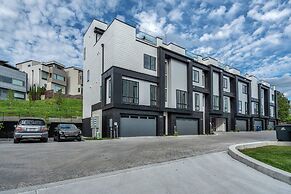 Speakeasy Rooftop Decks Hot Tub Karaoke