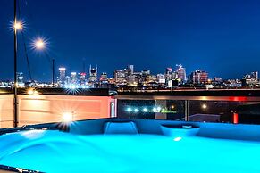 Speakeasy Rooftop Decks Hot Tub Karaoke