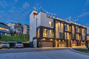 Speakeasy Rooftop Decks Hot Tub Karaoke