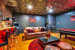 Speakeasy Rooftop Decks Hot Tub Karaoke