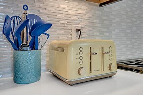 Speakeasy Rooftop Decks Hot Tub Karaoke