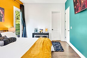 Speakeasy Rooftop Decks Hot Tub Karaoke