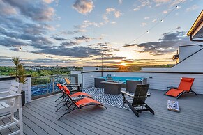 Speakeasy Rooftop Decks Hot Tub Karaoke