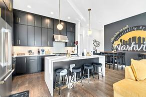 Speakeasy Rooftop Decks Hot Tub Karaoke