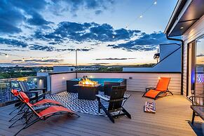 Speakeasy Rooftop Decks Hot Tub Karaoke