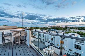 Speakeasy Rooftop Decks Hot Tub Karaoke