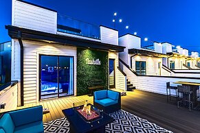 Speakeasy Rooftop Decks Hot Tub Karaoke