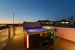 Speakeasy Rooftop Decks Hot Tub Karaoke