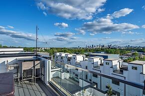 Speakeasy Rooftop Decks Hot Tub Karaoke