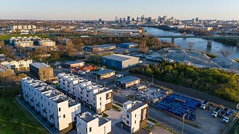 Speakeasy Rooftop Decks Hot Tub Karaoke