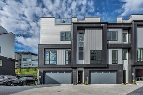 Speakeasy Rooftop Decks Hot Tub Karaoke