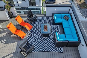 Speakeasy Rooftop Decks Hot Tub Karaoke