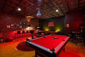 Speakeasy Rooftop Decks Hot Tub Karaoke