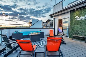 Speakeasy Rooftop Decks Hot Tub Karaoke