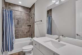 Luxury Townhome With Rooftop Deck Skyline Views