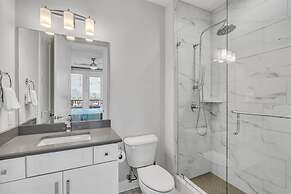 Luxury Townhome With Rooftop Deck Skyline Views