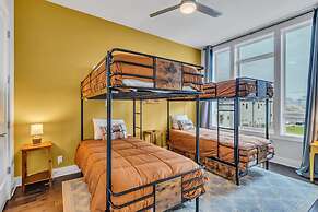 Luxury Townhome With Rooftop Deck Skyline Views