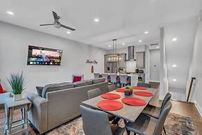 Luxury Townhome With Rooftop Deck Skyline Views
