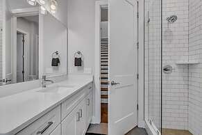 Luxury Townhome With Rooftop Deck Skyline Views