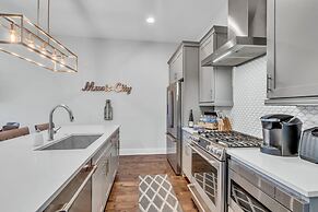 Luxury Townhome With Rooftop Deck Skyline Views