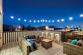 Luxury Townhome With Rooftop Deck Skyline Views