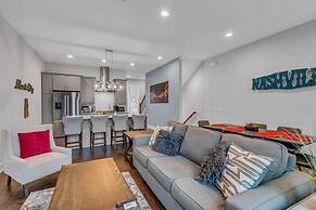 Luxury Townhome With Rooftop Deck Skyline Views