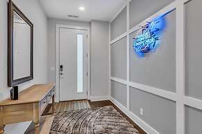 Luxury Townhome With Rooftop Deck Skyline Views