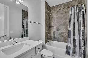 Luxury Townhome With Rooftop Deck Skyline Views