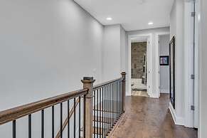 Luxury Townhome With Rooftop Deck Skyline Views