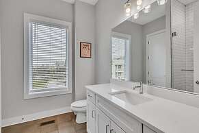 Luxury Townhome With Rooftop Deck Skyline Views