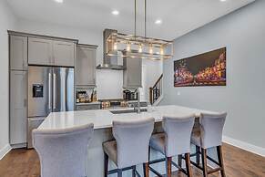 Luxury Townhome With Rooftop Deck Skyline Views