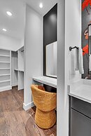 Rooftop Hot Tub City Views Disco Lounge