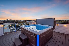 Rooftop Hot Tub City Views Disco Lounge