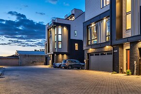 Rooftop Hot Tub City Views Disco Lounge