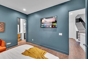 Rooftop Hot Tub City Views Disco Lounge