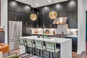 Rooftop Hot Tub City Views Disco Lounge